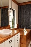 Дизайн ванной комнаты с деревянными элементами