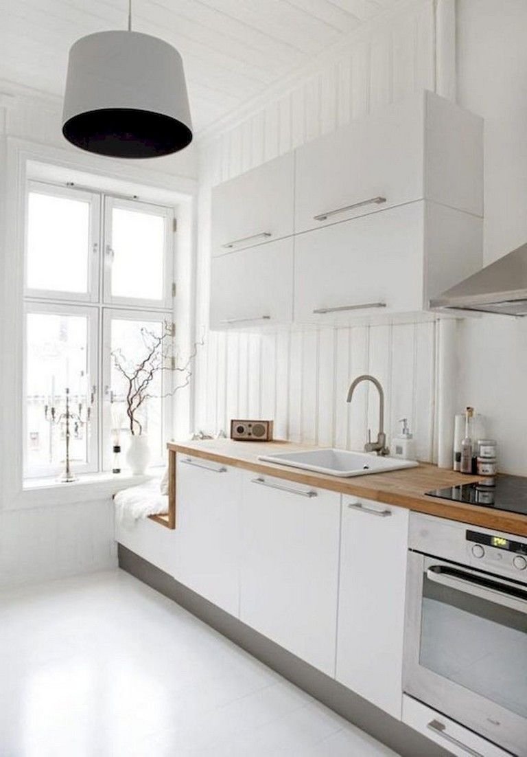 Сканди кухня белая с деревянной столешницей
