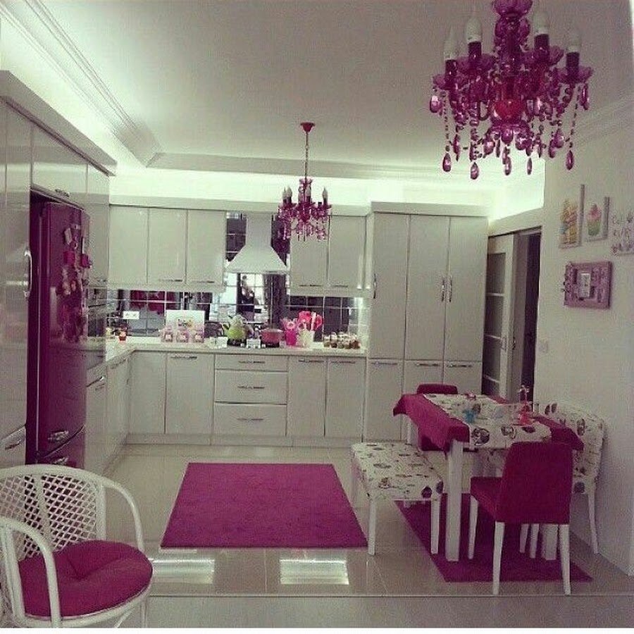Светло розовая кухня