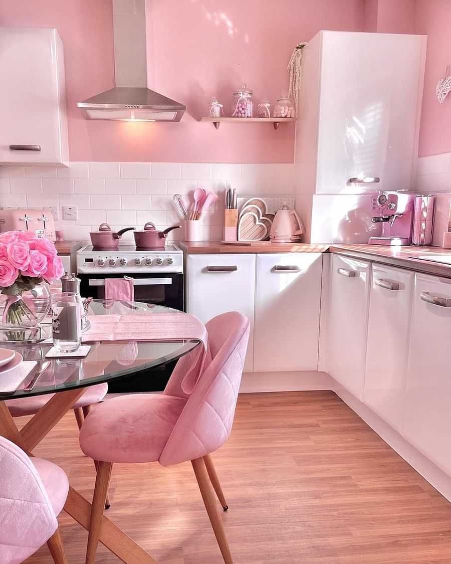 Кухня бордовая с розовым