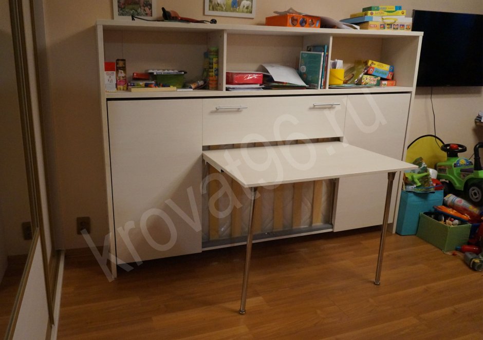 Шкаф с выдвижным столом
