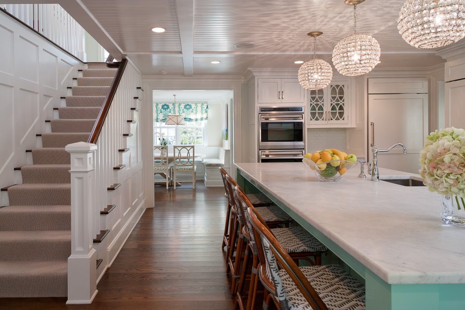 Интерьер кухни в маленьком частном доме