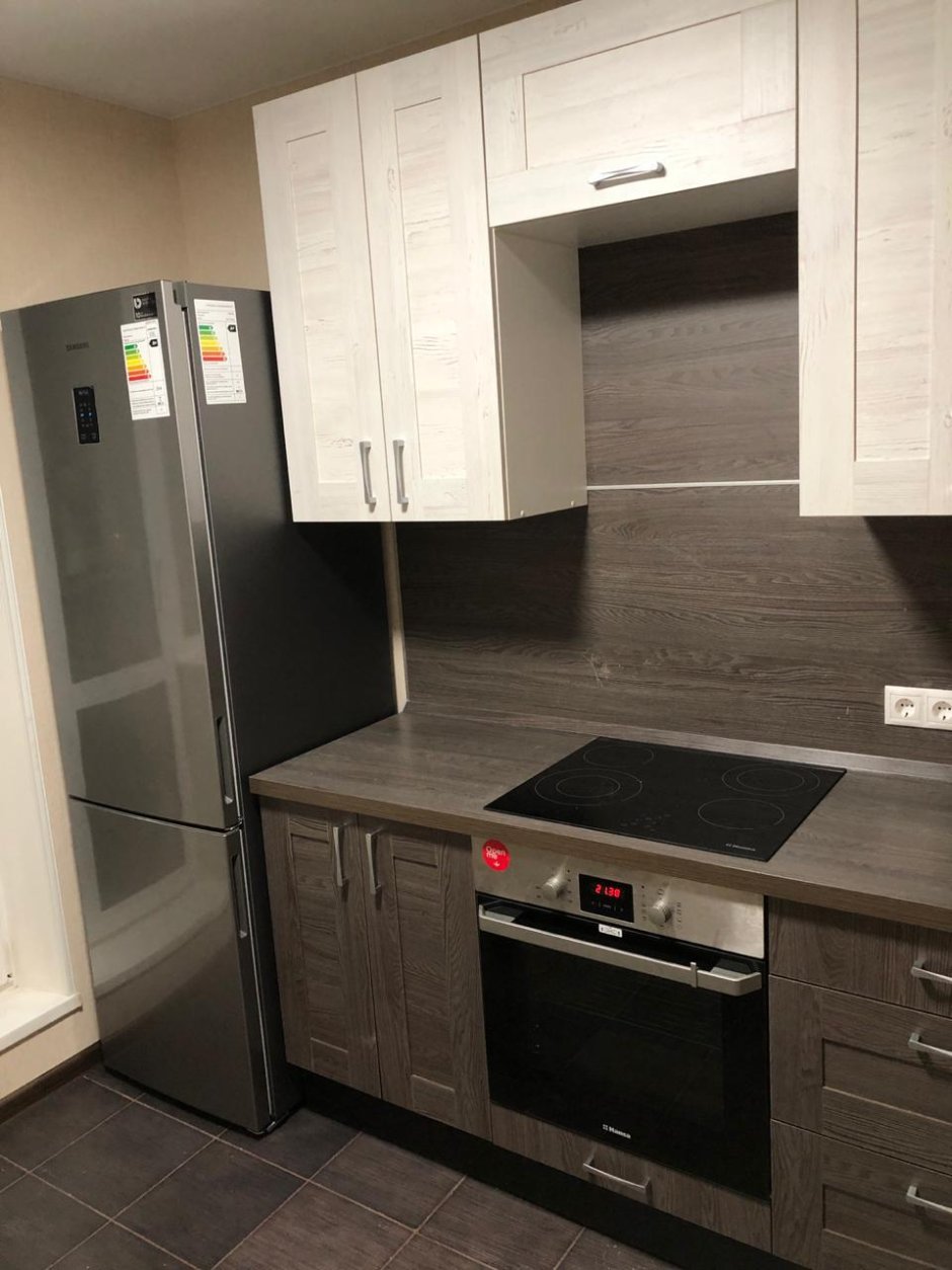 Кухня с варочной панелью и духовым шкафом