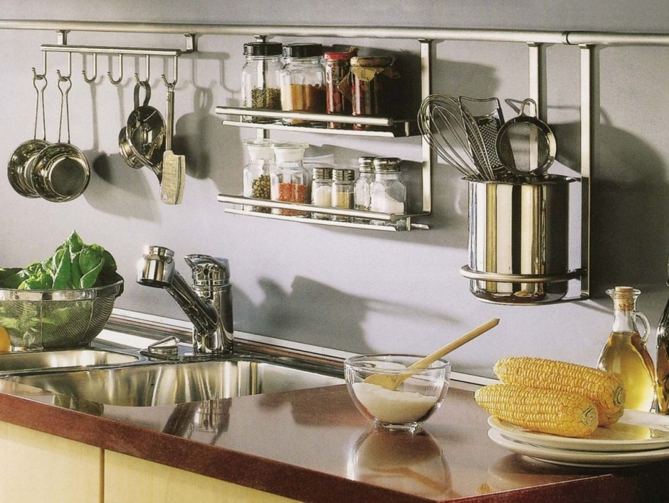 Посуда и кухонные принадлежности