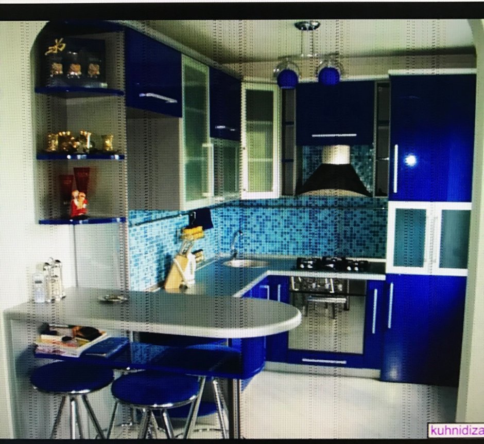 Синяя кухня с барной стойкой