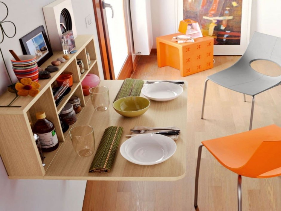 Компактный стол на кухню для небольших помещений