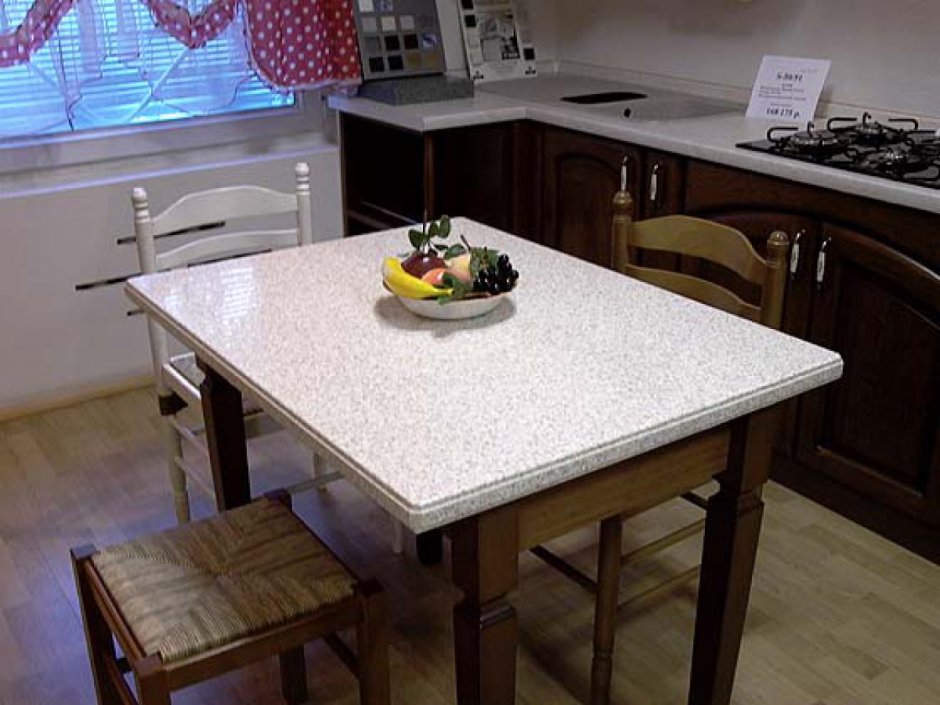 Кухонный стол из искусственного камня