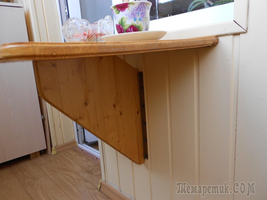Откидной стол для маленькой кухни