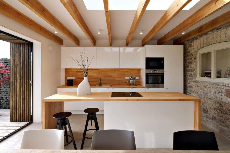 Кухня с низким потолком