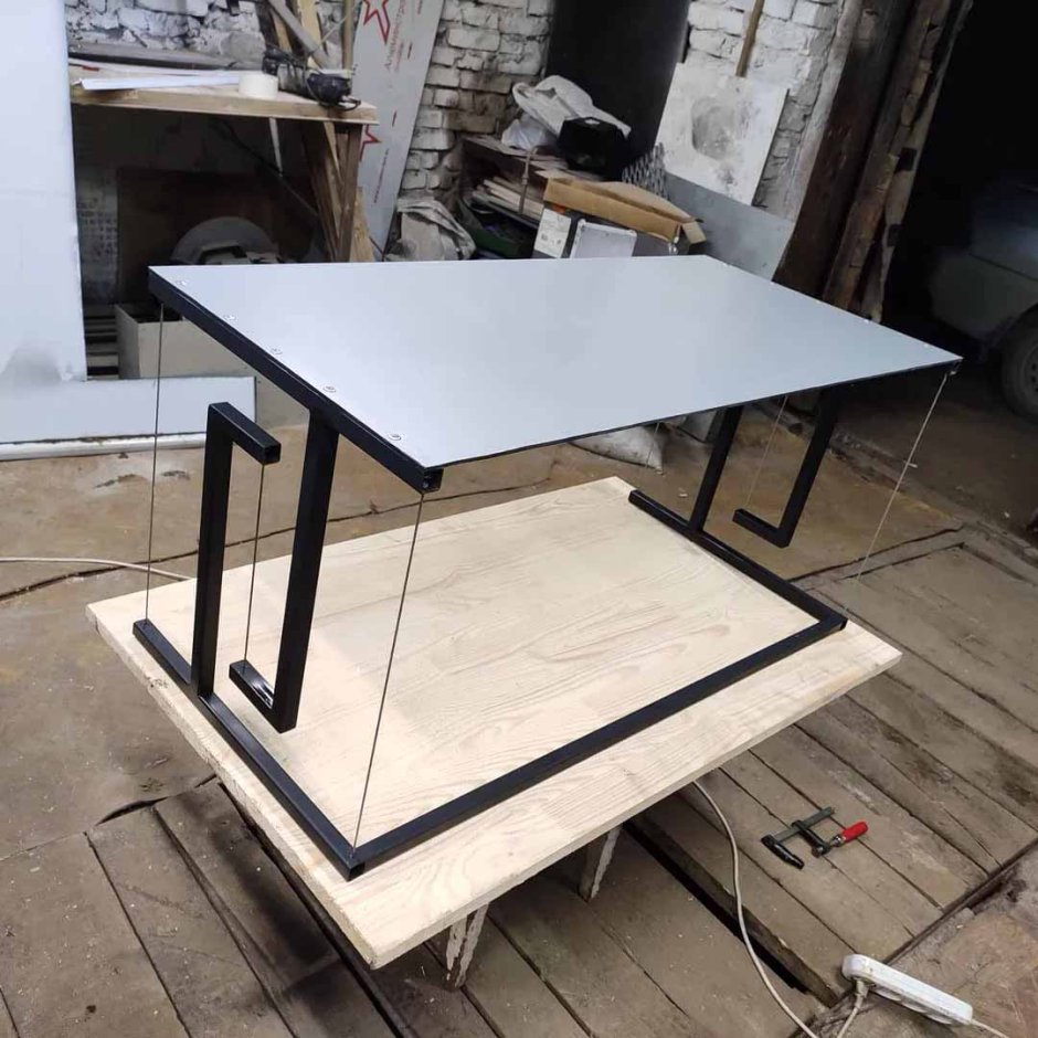 Левитирующий стол