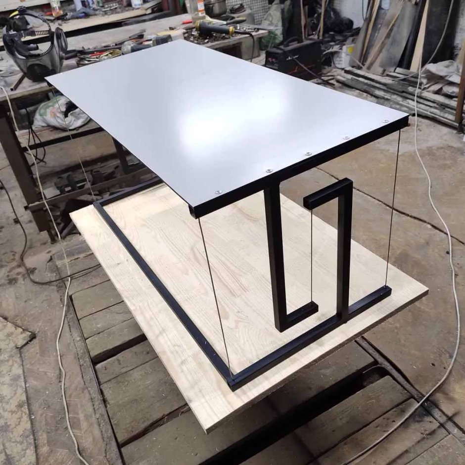 Левитирующий столик