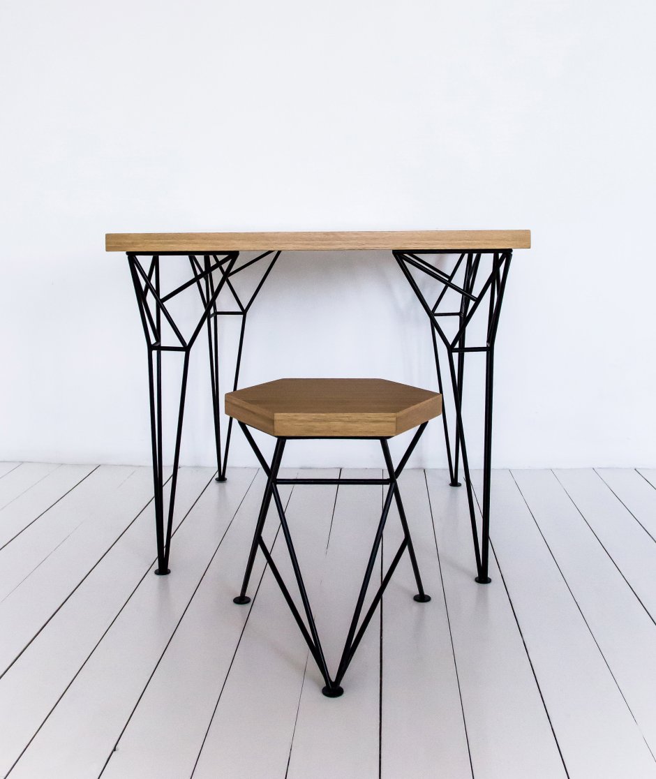 Столик на нитках