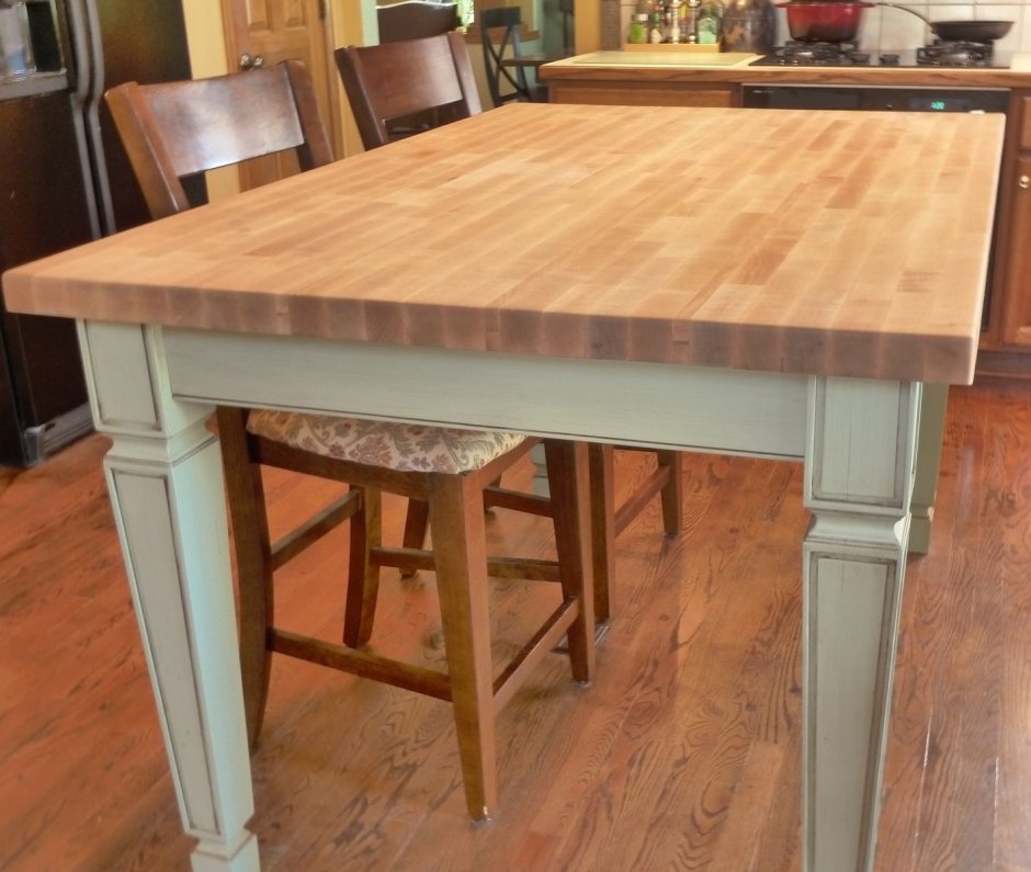 Квадратный кухонный стол из дерева