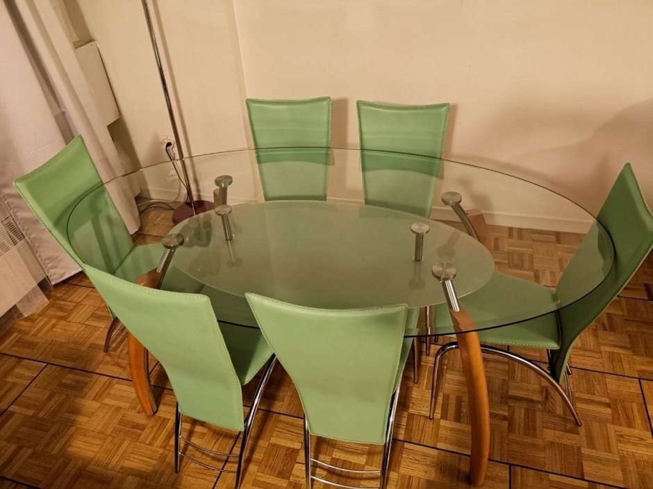 Столы и стулья для кухни со стеклом