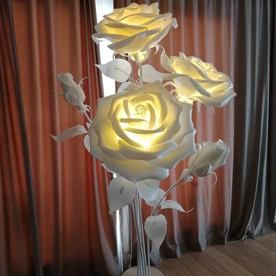 Настольная лампа с розами