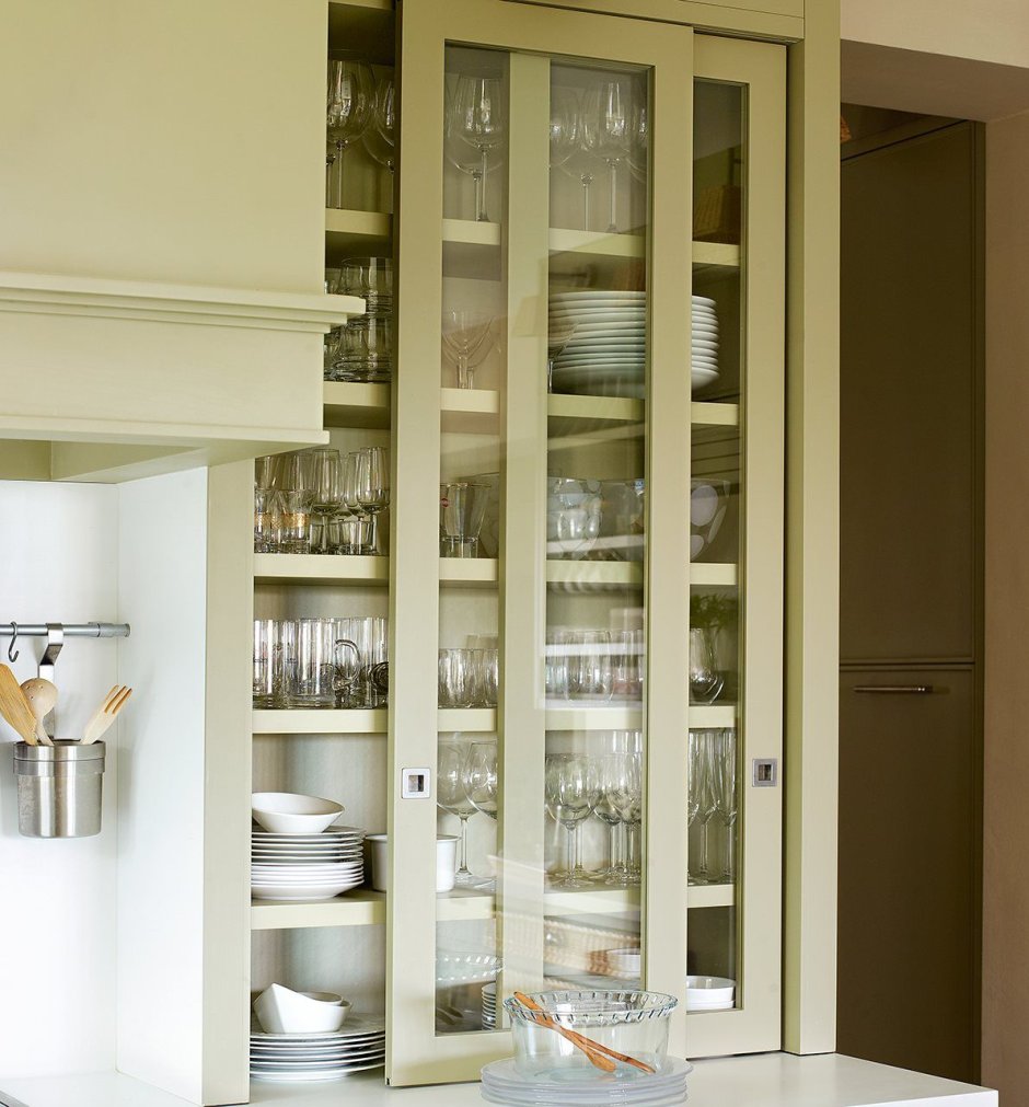 Ниша со стеклянными полками