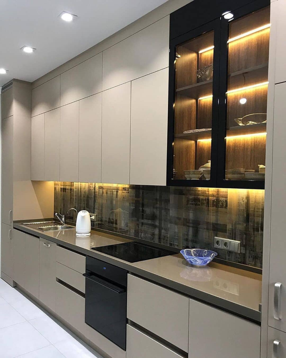 Стеклянные шкафы на кухне