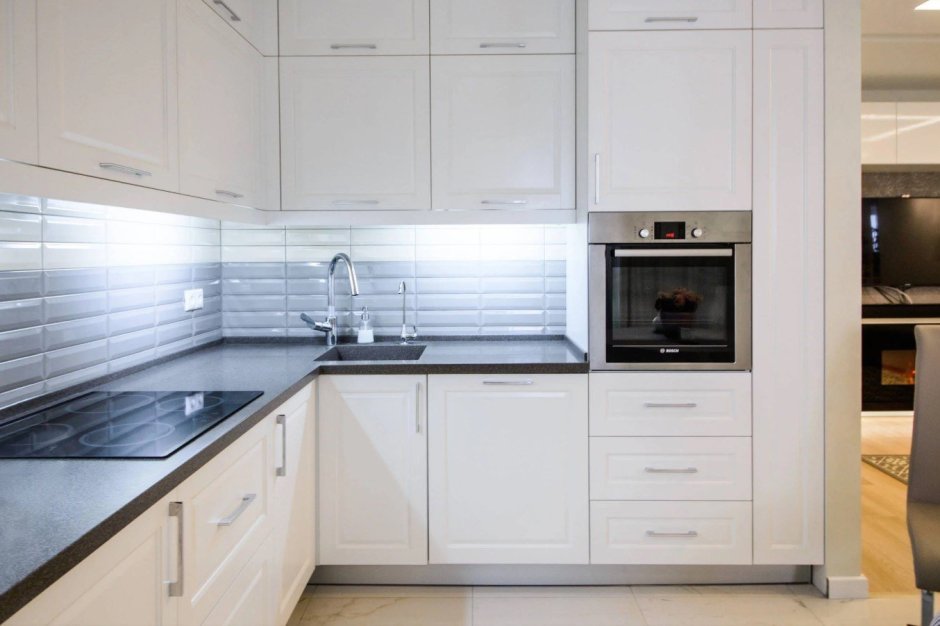 Кухня угловая белая