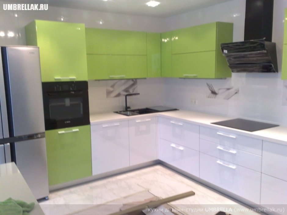 Кухонный гарнитур белый верх зеленый низ