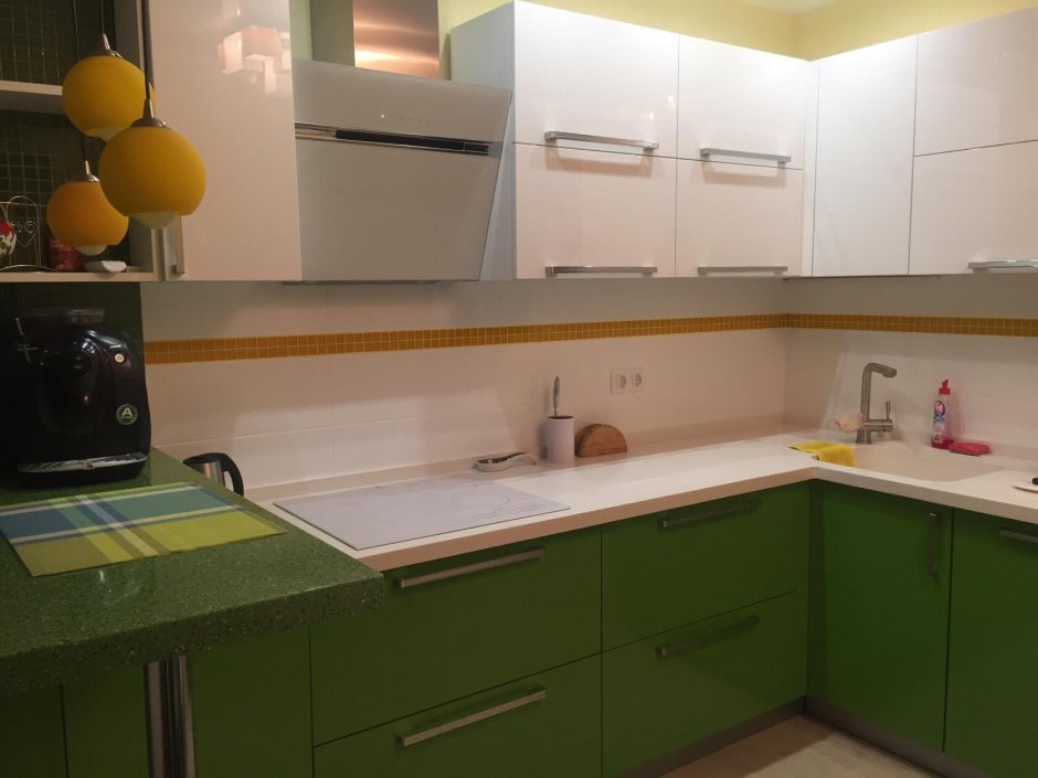 Серо-зеленый кухонный гарнитур