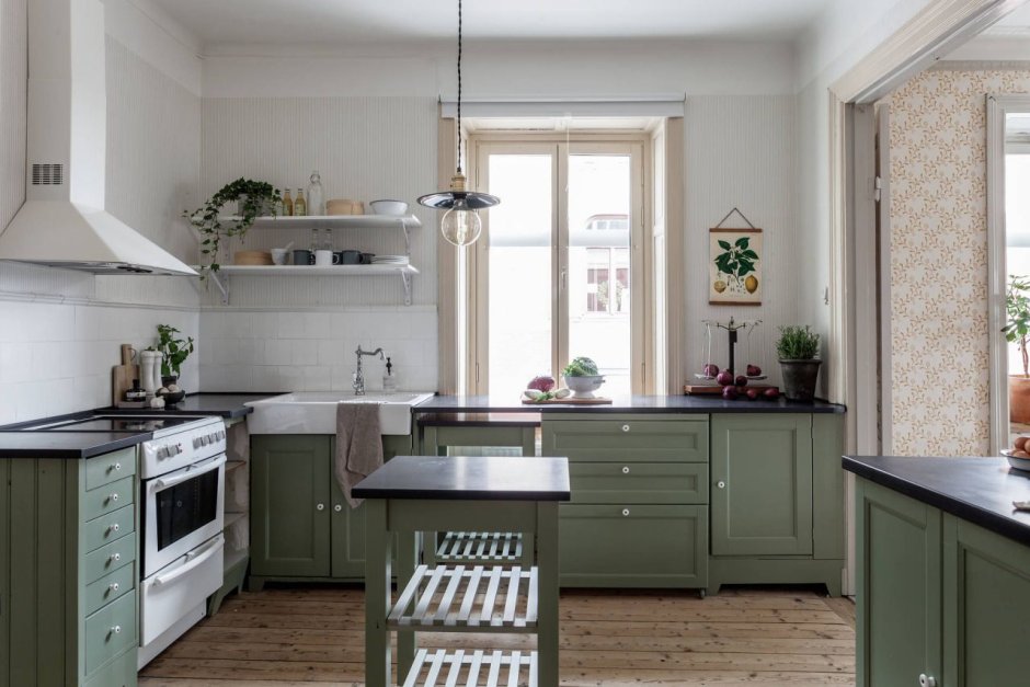 Кухня белый верх зеленый низ