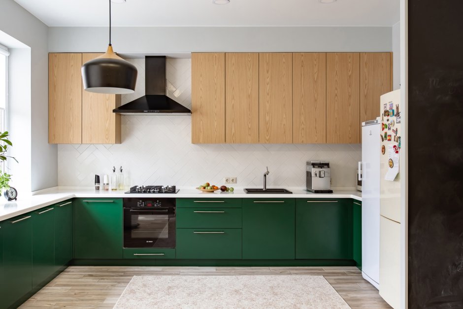 Кухонный гарнитур верх светлый низ зеленый