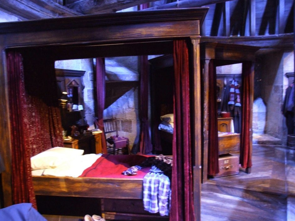 Гарри Поттер Хогвартс кровать
