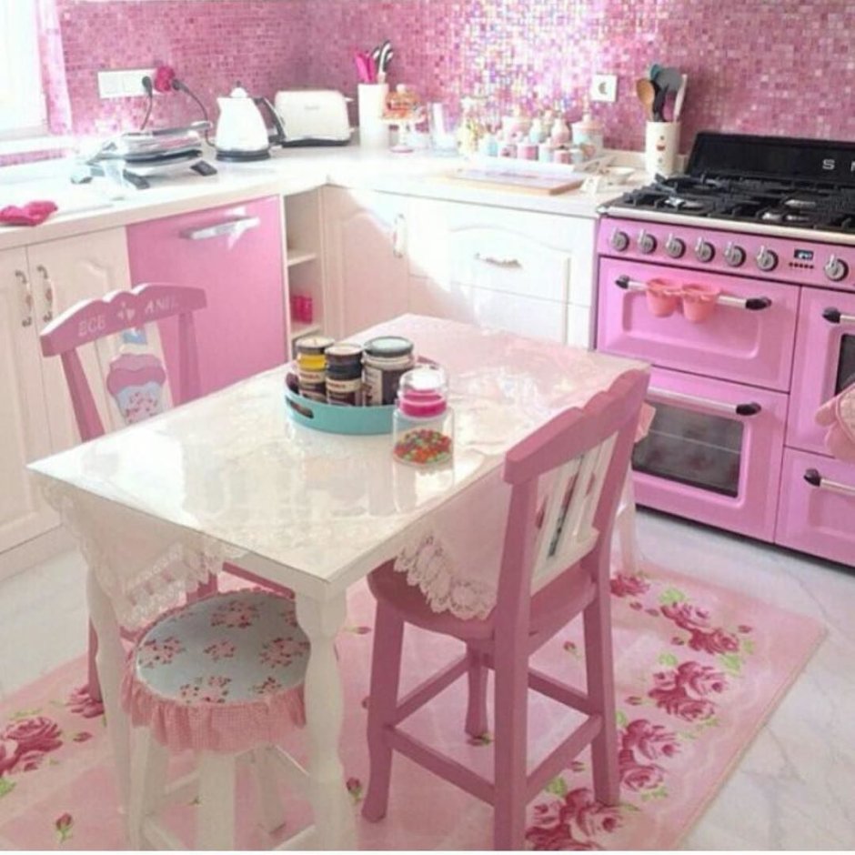 Розовая кухня маленькая
