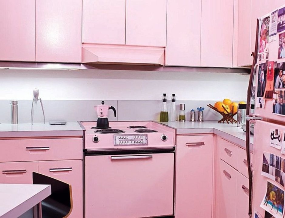 Пастельно розовая кухня