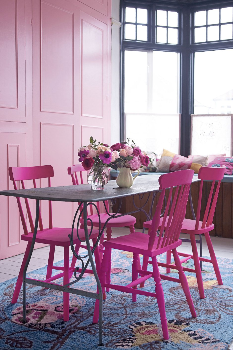 Стол кухонный розового цвета
