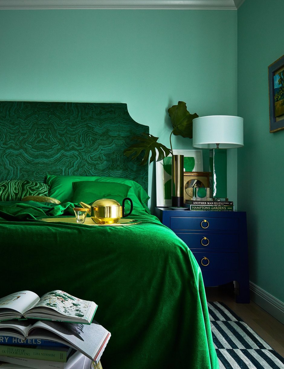 Спальня в серо зеленых тонах