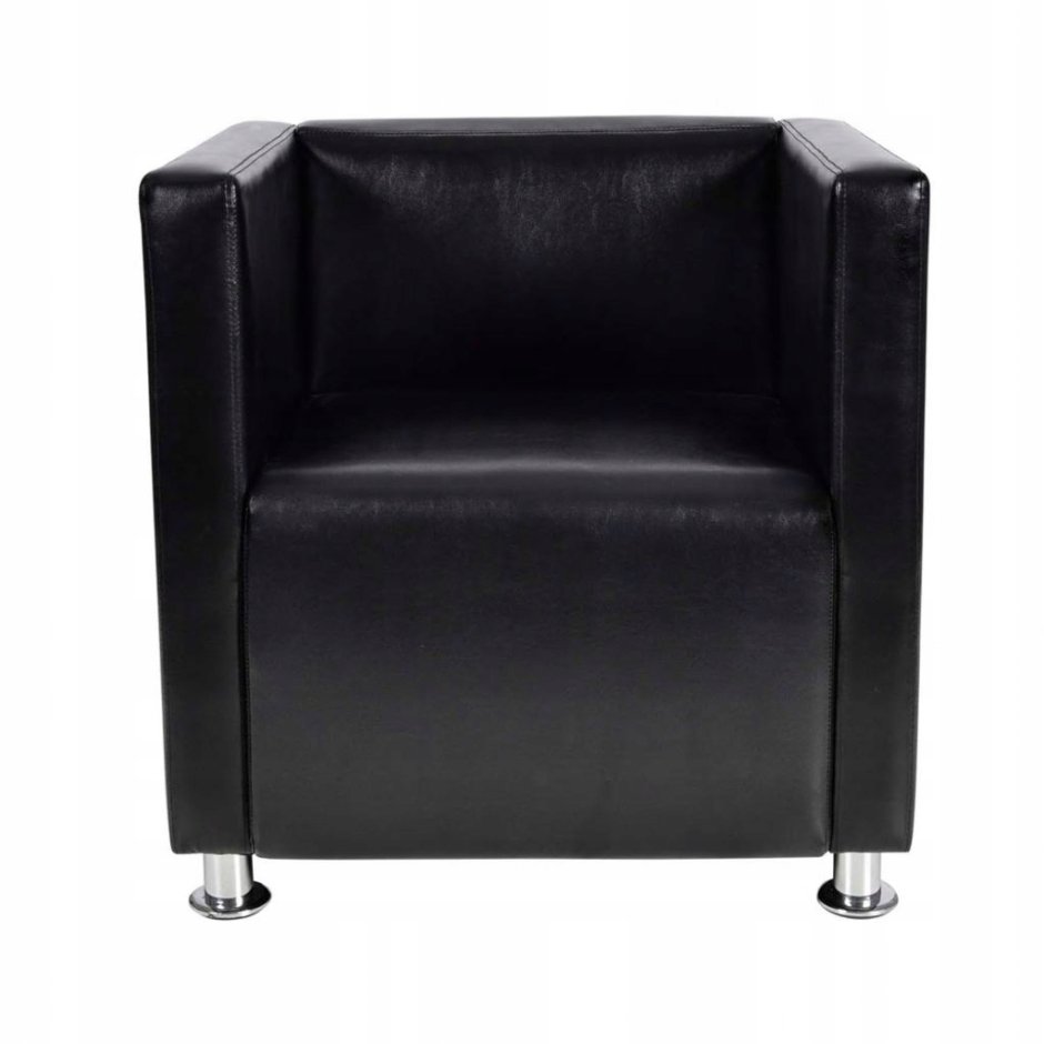 Черное кожаное кресло в современном стиле