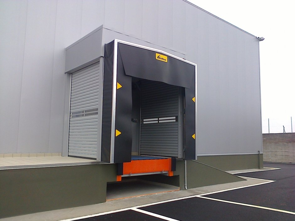 Защитно герметическая дверь в убежище 1,2 м