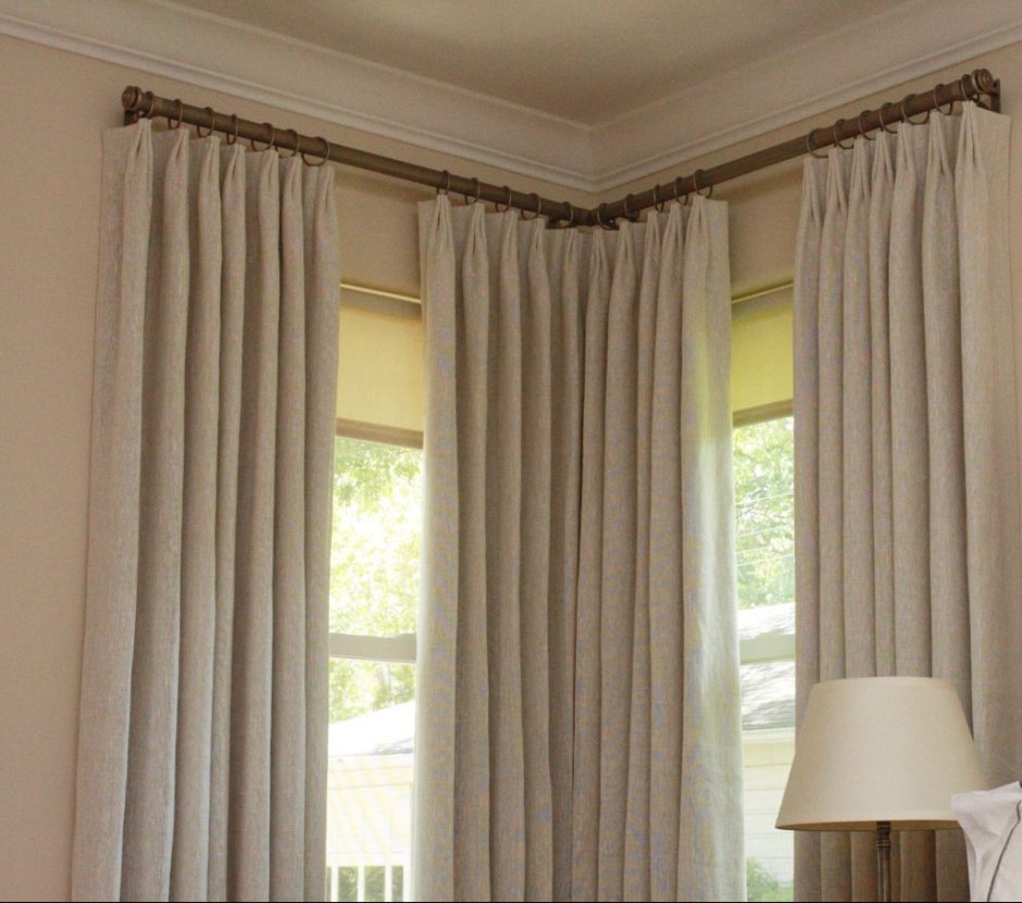 Угловой карниз для штор в гостиную