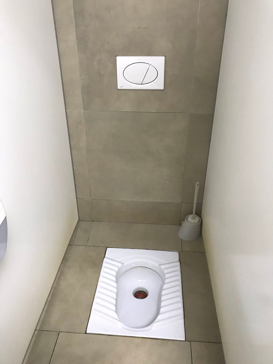 Унитаз для общественного туалета