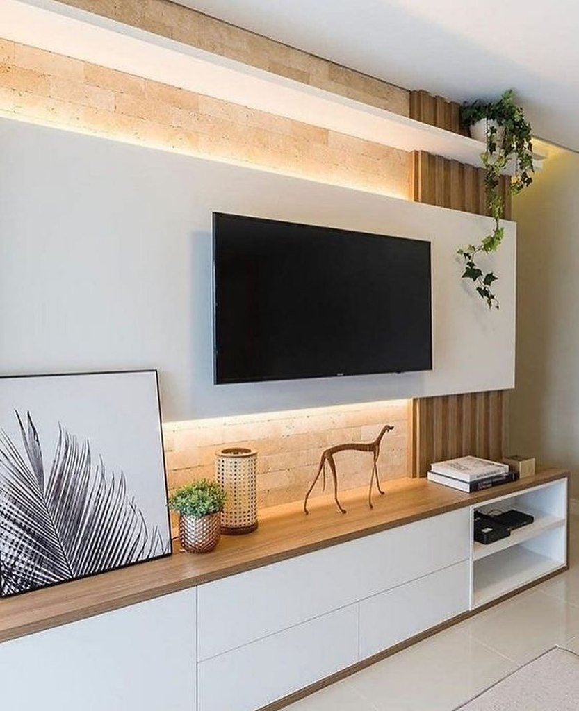 Телевизор на стене в интерьере