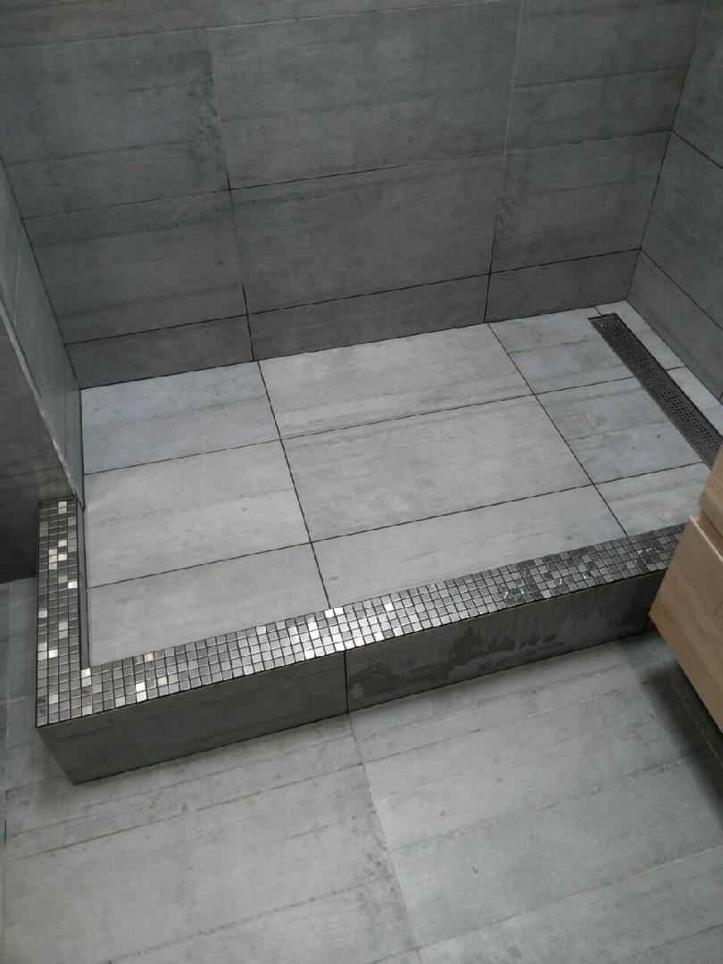 Душевая кабина из плитки