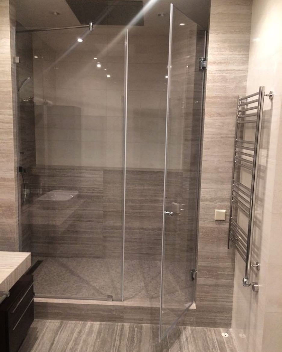 Ванные комнаты с душевой перегородкой из стекла