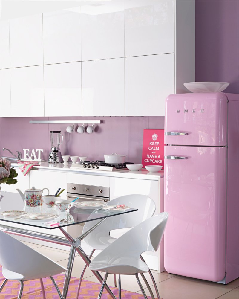 Холодильник Смег розовый