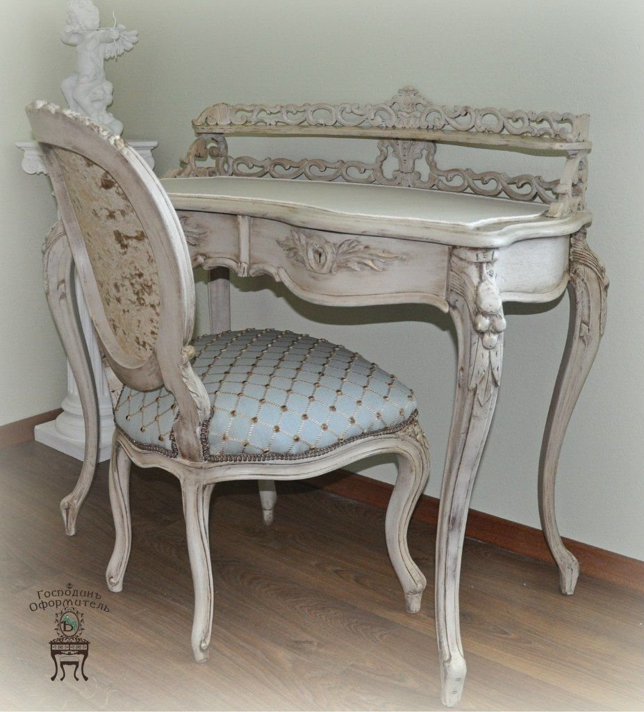 Столик в викторианском стиле