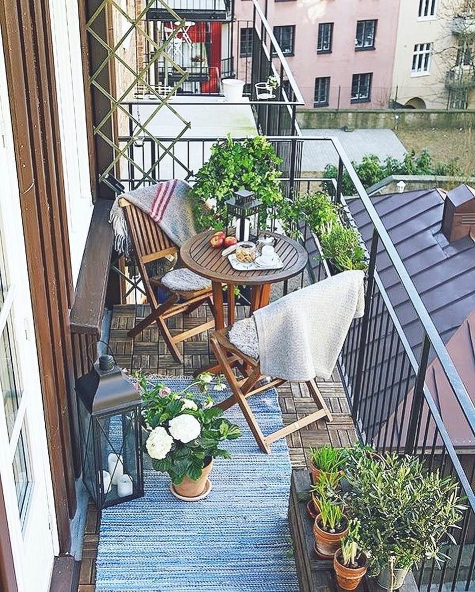 Украсить открытый балкон