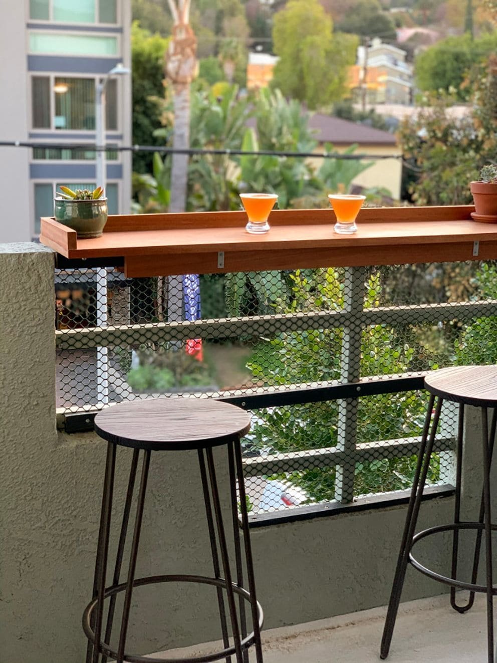 барный столик для балкона