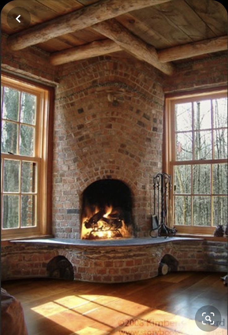 Небольшой камин из кирпича