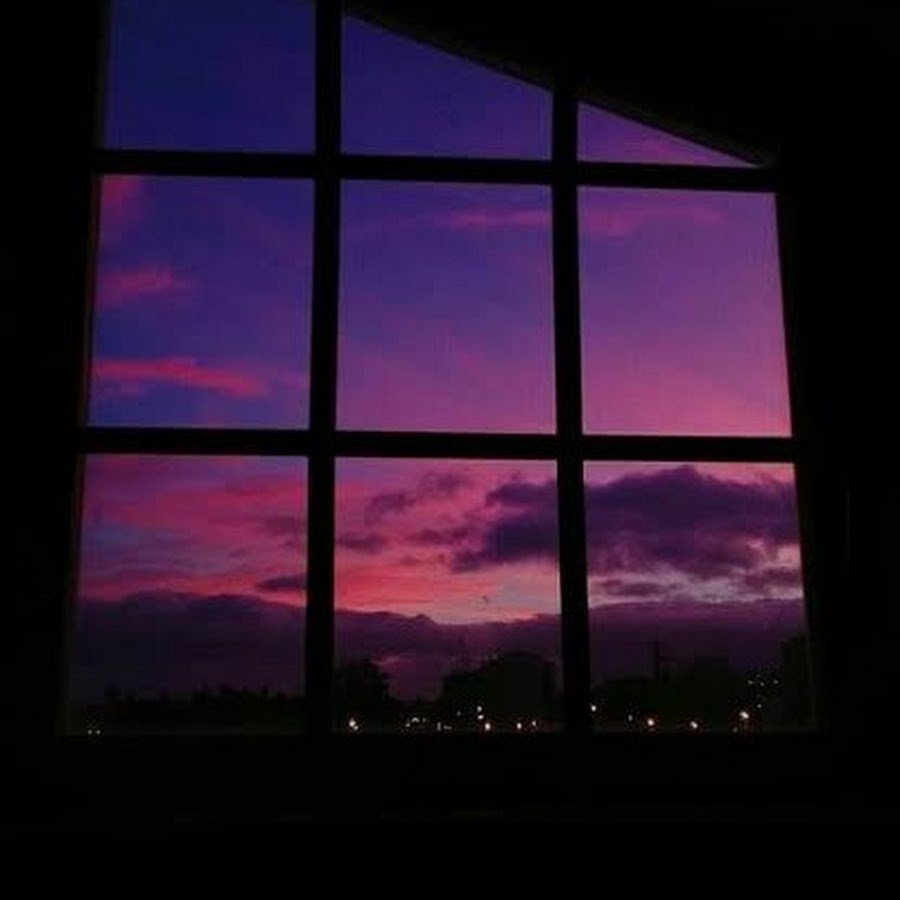Красивый закат в окне