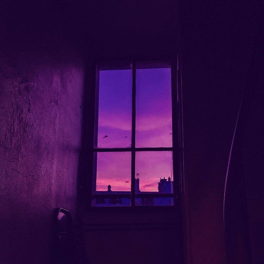 Малиновый закат фото из окна