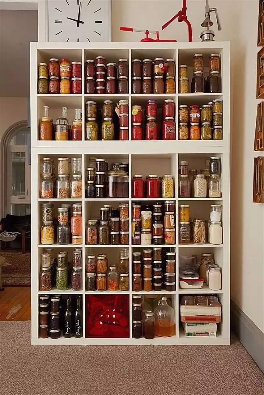 Полки для хранения консервации