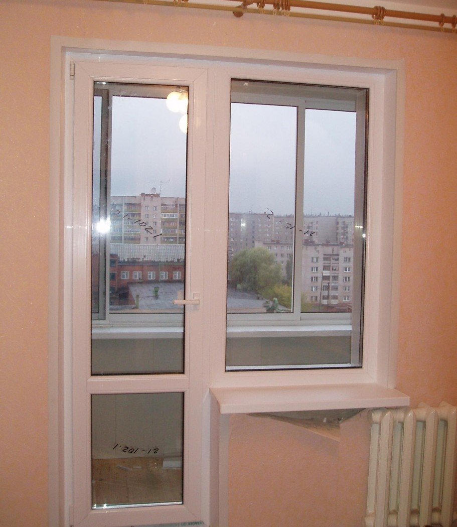 Балконный блок со стеклопакетов снизу двери