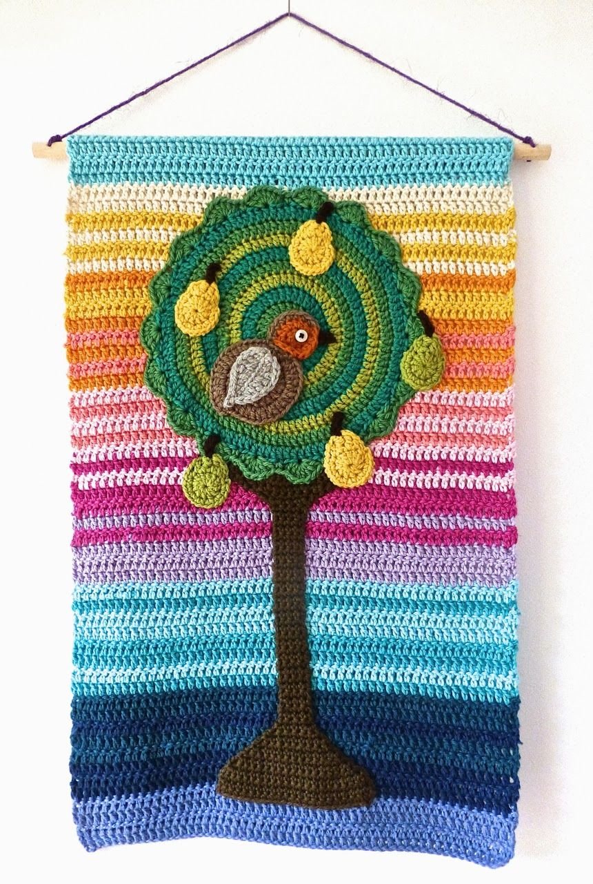 Панно крючком на стену