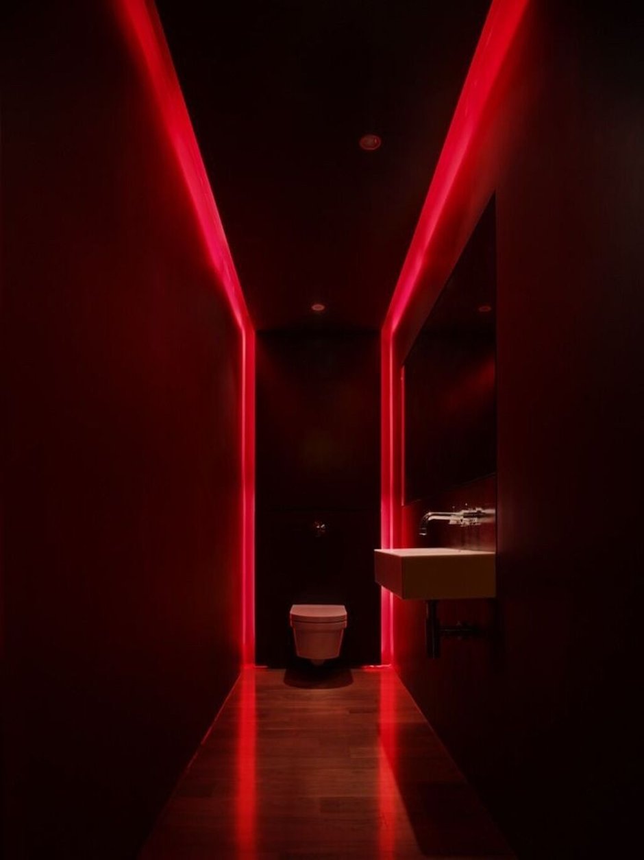Туалетная комната с подсветкой