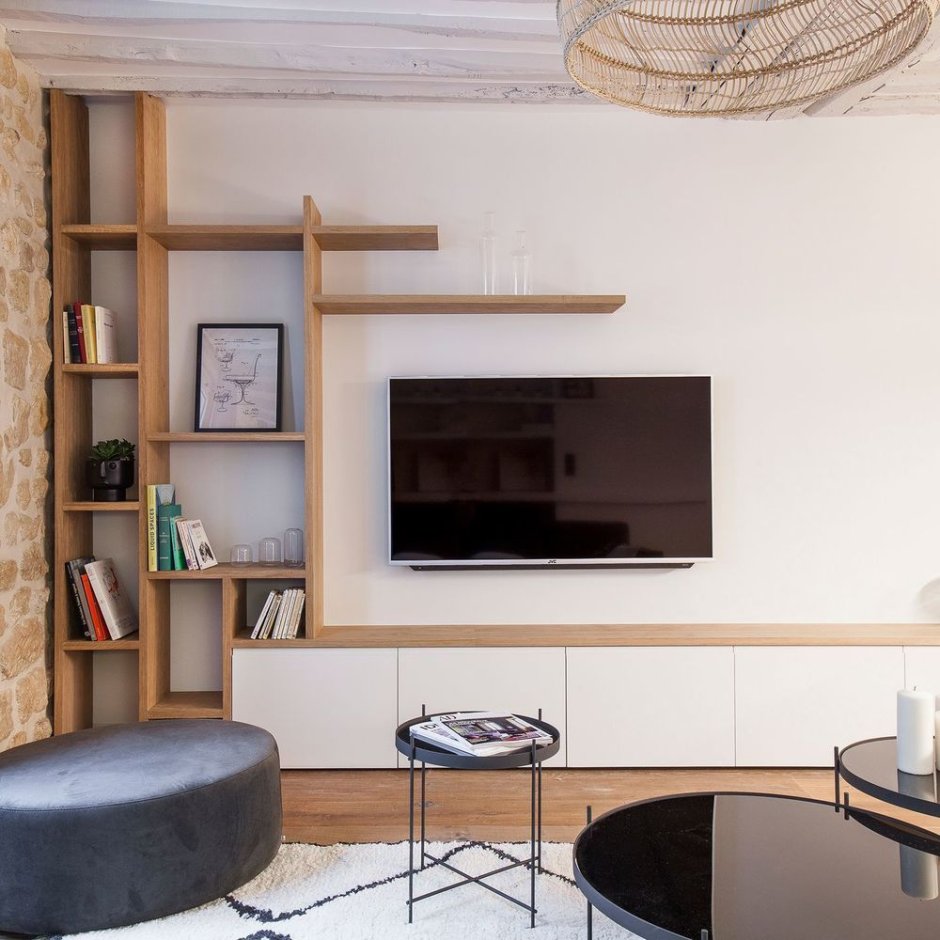 Полки вокруг телевизора